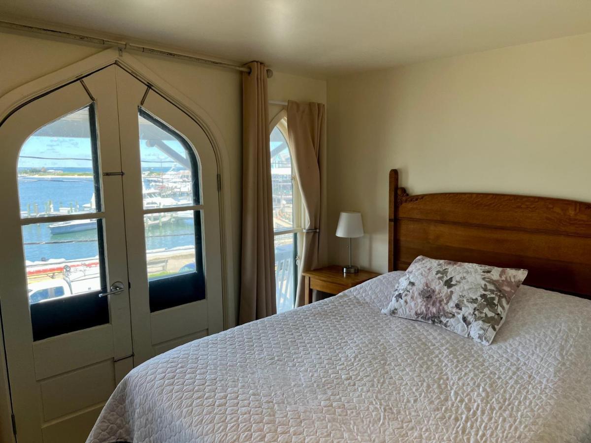 Hotel The Attleboro House à Oak Bluffs Extérieur photo